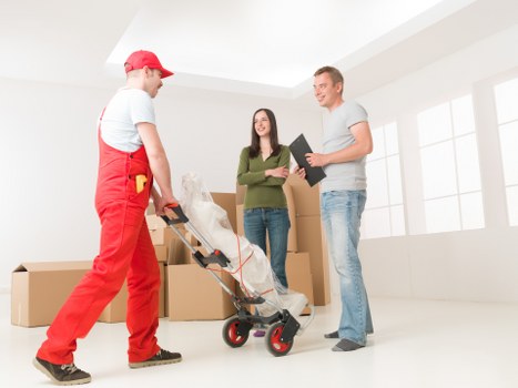 Professional moving van ready for a Maidahill collection